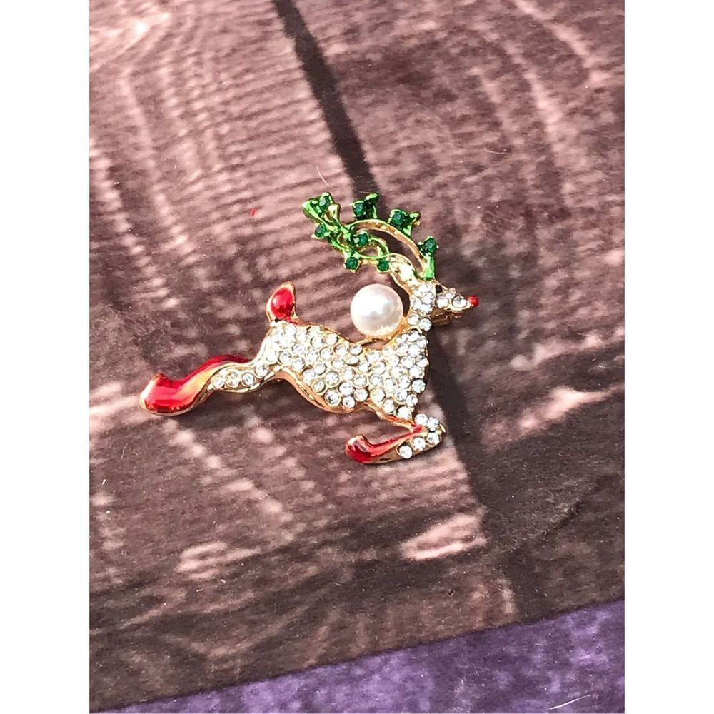 Crystal Reindeer Brooch‎
